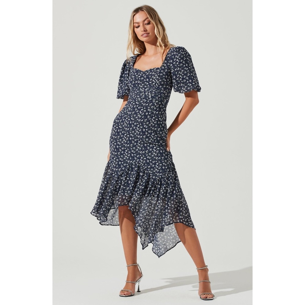 ASTR The Label Blue Floral Short Sleeve Asymmetrical Hem Dress